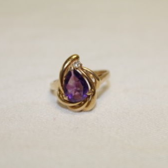 14K 585 Yellow Gold Amethyst And Diamond Ring - Picture 3 of 6